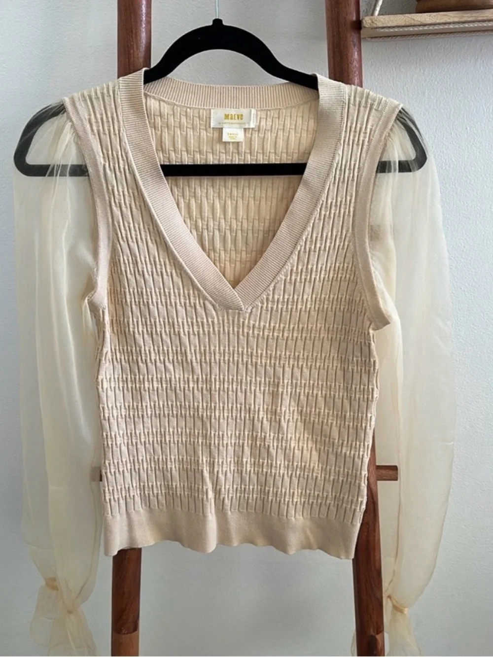Anthropologie Cream Knit V‑Neck Top with Sheer Puff Sleeves XS